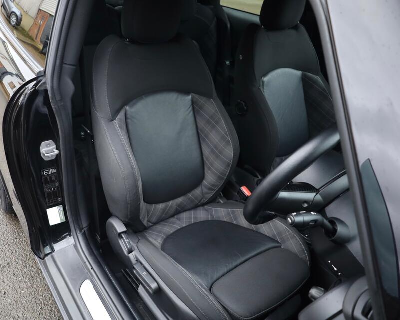 MINI HATCH