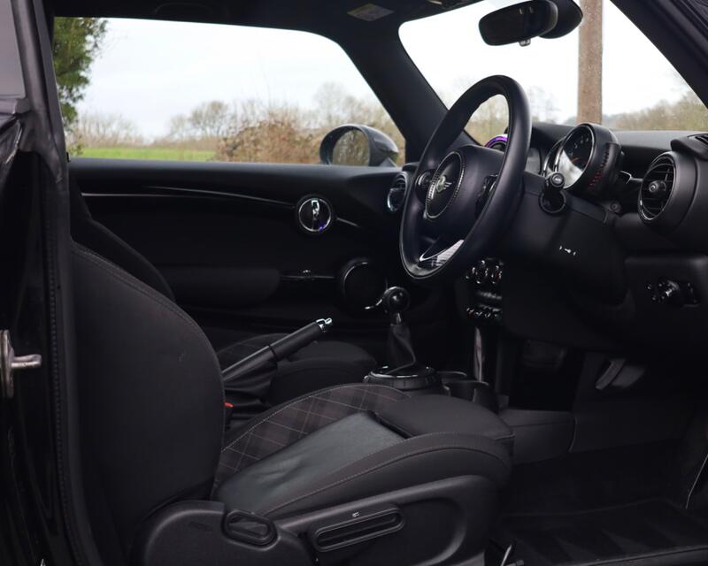 MINI HATCH