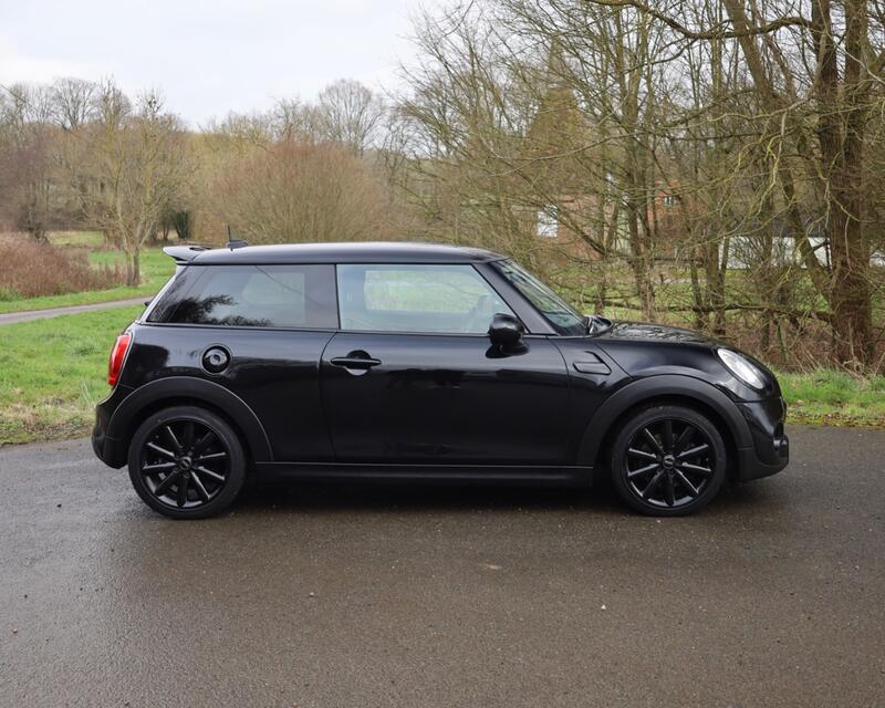 MINI HATCH