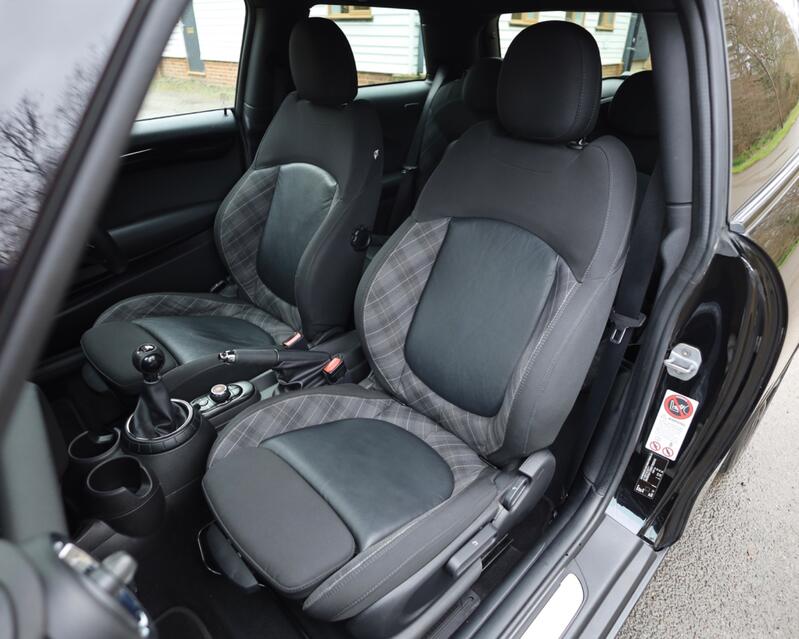 MINI HATCH