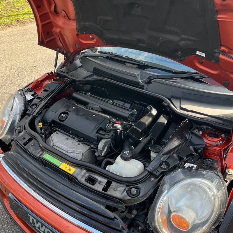MINI HATCH