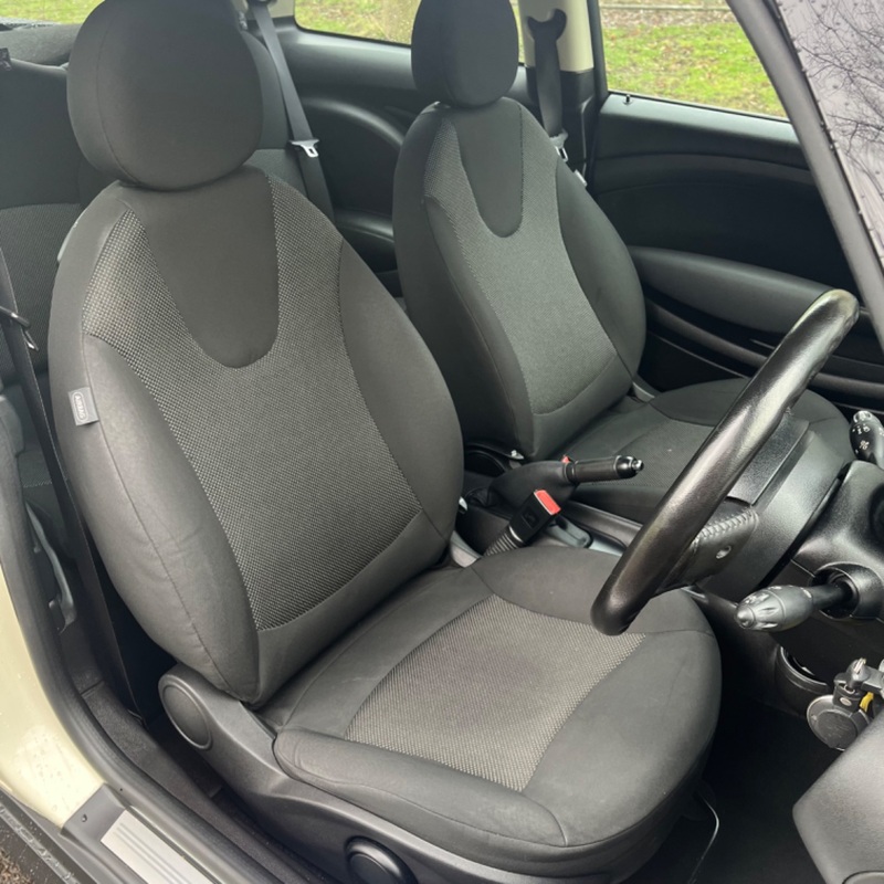 MINI HATCH